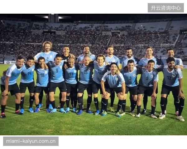 苏亚雷斯等老将或迎最后一舞，乌拉圭队凭借坚韧防守与高效反击冲击四强